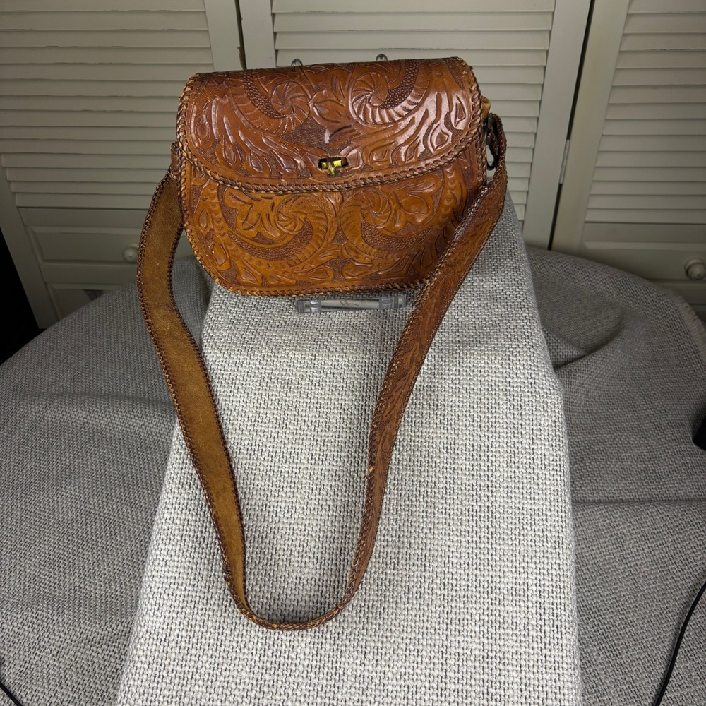 Vintage 1970s Hand Tooled Leather Floral Crossbody Purse Western Saddle Bag Boho